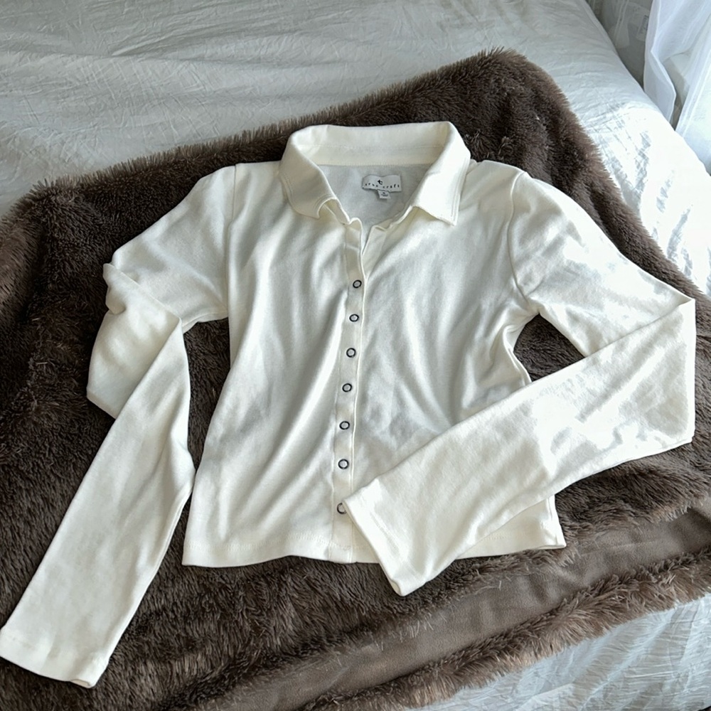 True Craft Women’s White Button Down